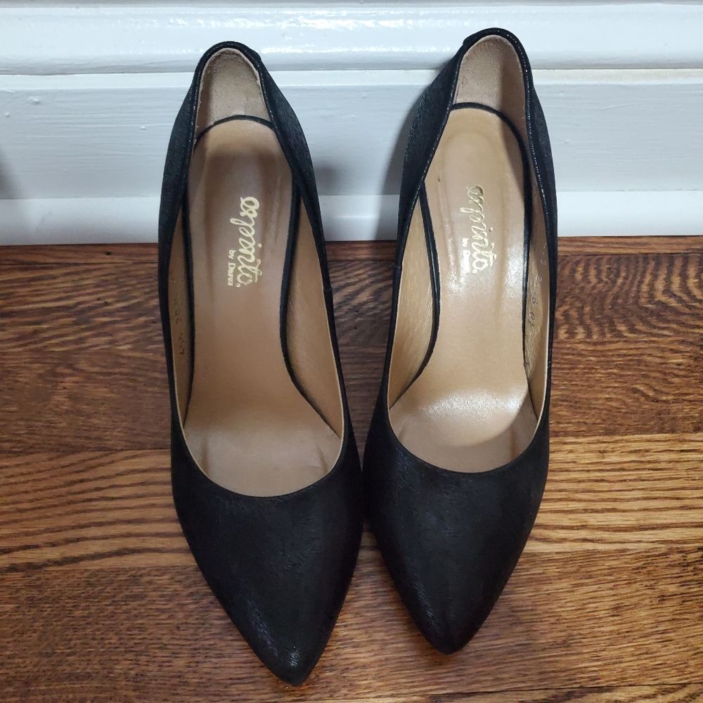 Black Pumps